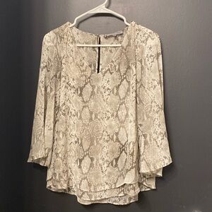 Jennifer López Layered Blouse